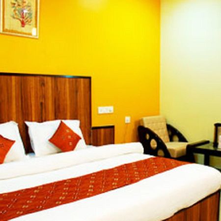 Didi Hotel Lakhnau Kültér fotó
