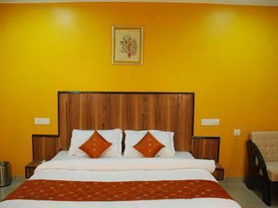 Didi Hotel Lakhnau Kültér fotó